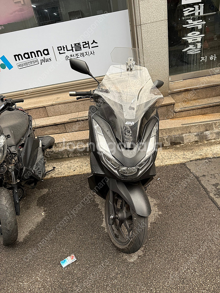 혼다 Pcx 22년 2만--1